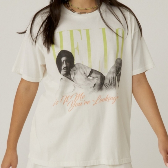 Daydreamer Lionel Richie Hello Merch tee - Picture 2 of 6